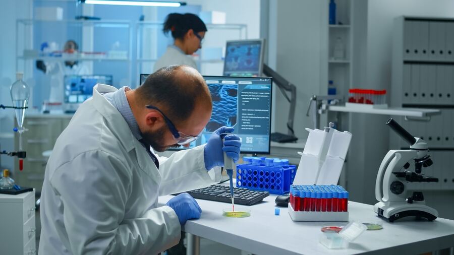 “Estamos trabajando a ciegas y la situación es muy comprometida”, señalan los laboratorios