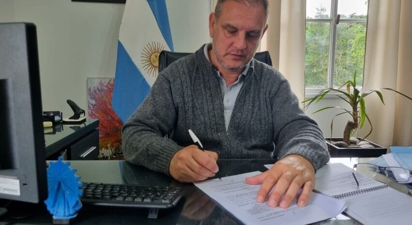 Madariaga: Santoro firmó la licitación para la compra de mil toneladas de polvo de piedra