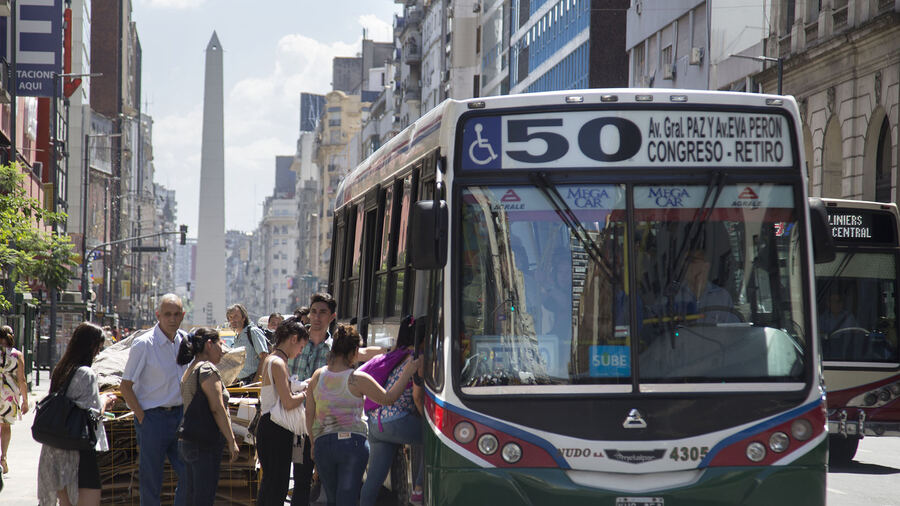 A partir del lunes rige el aumento en el boleto del colectivo y tren