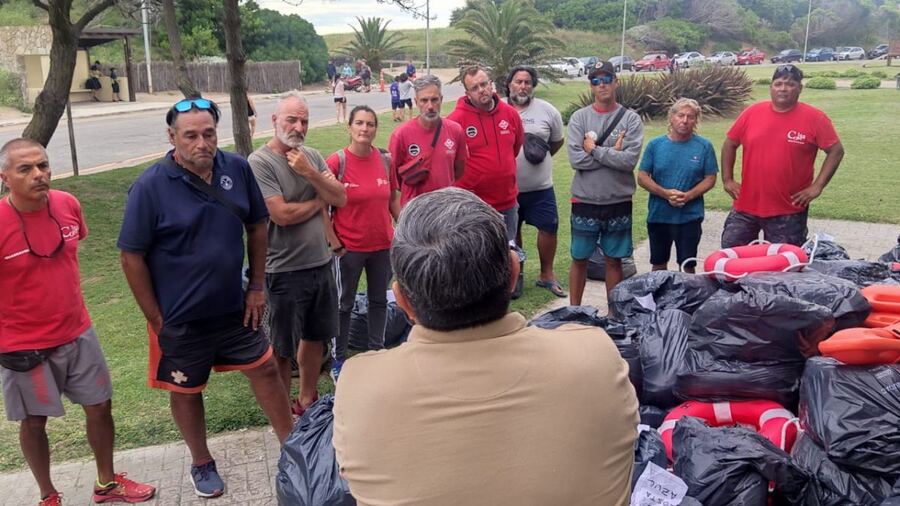 La Costa: El municipio entregó indumentaria y elementos de trabajos a los guardavidas