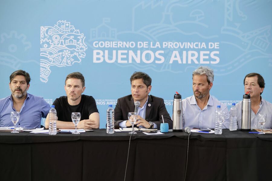 Kicillof se reunió con intendentes costeros y analizó la temporada turística