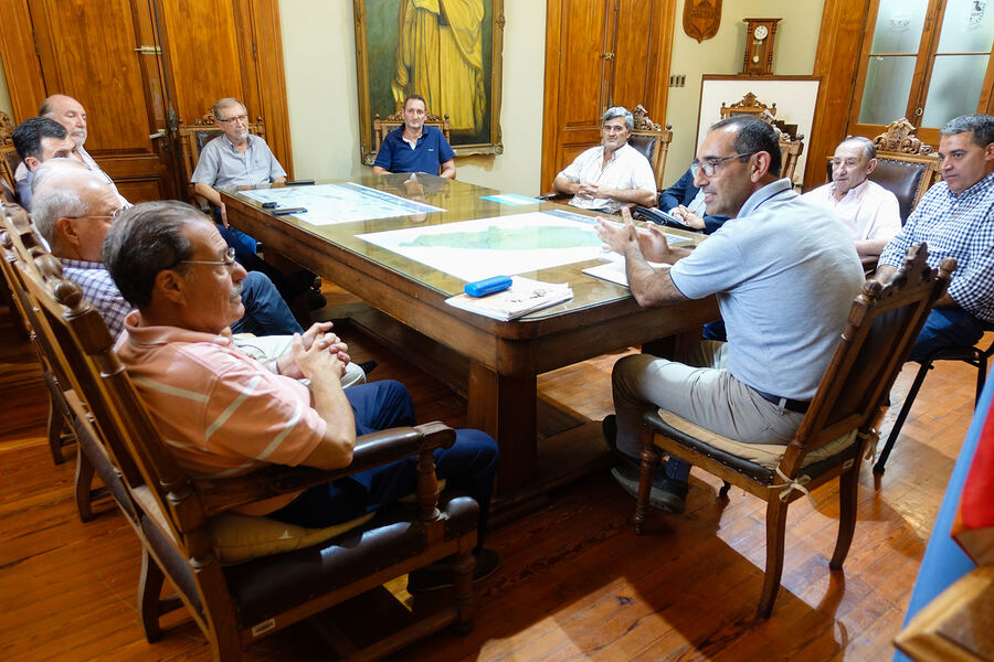 Azul: Definen un aumento salarial del 17% para los municipales