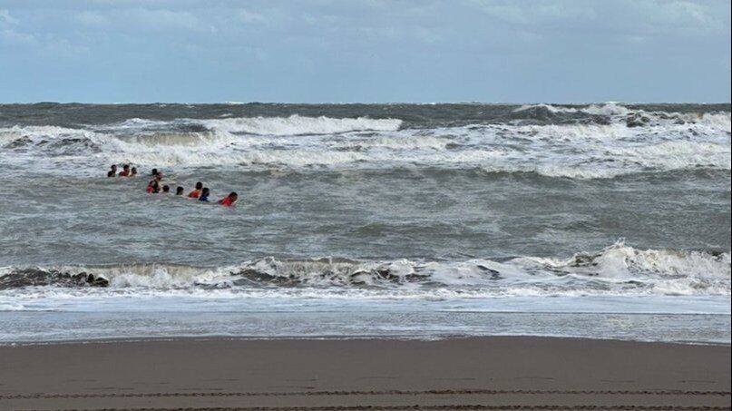Monte Hermoso: Buscan a un joven que se metió al mar y no pudo salir