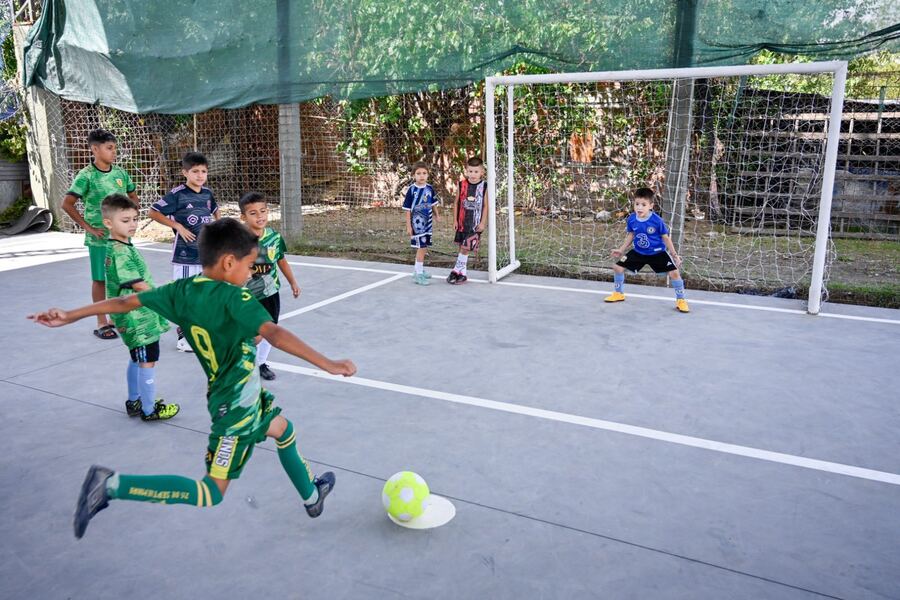 Tigre: Presentan la renovación de la cancha de fútbol de la Sociedad de Fomento Los Tábanos