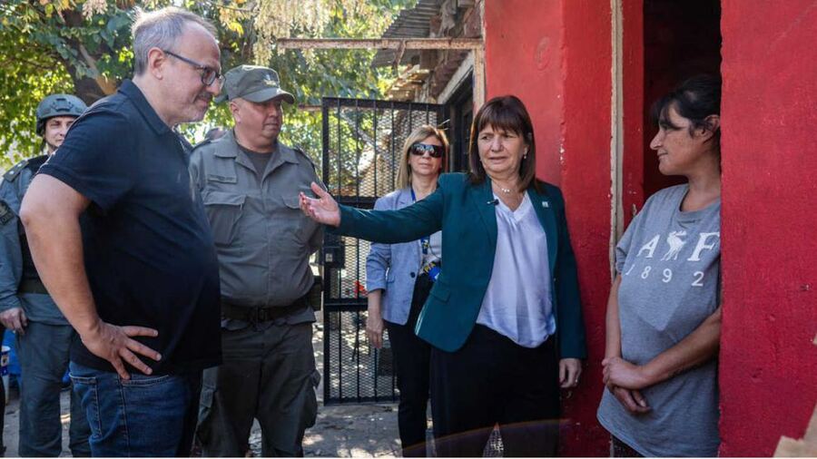 Tres de Febrero: Valenzuela y Bullrich participaron de la llegada de Gendarmería a Fuerte Apache