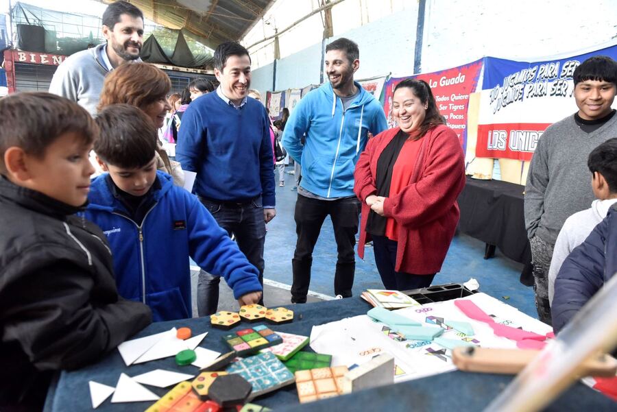 Malvinas Argentinas: Entregan kits didácticos para 11 centros socioeducativos