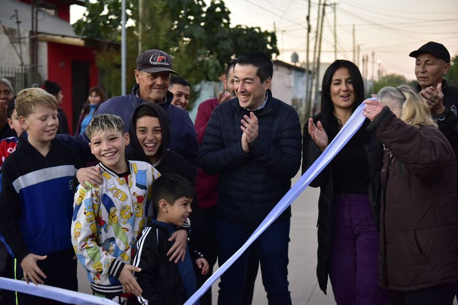 Malvinas Argentinas: Inauguran obras de pavimentación en Grand Broug