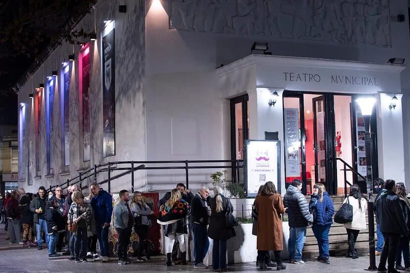 Morón: El teatro Municipal Gregorio de Laferrere renovó su cartelera