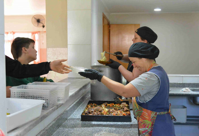 La Provincia entrega equipamiento para comedores escolares