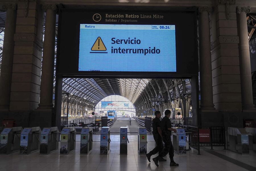 Comenzó el paro de transporte: sin trenes ni subtes, hay largas filas en colectivos