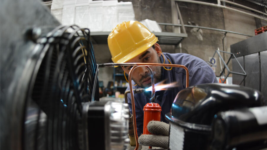 La actividad manufacturera pyme se redujo un 3,7% anual en noviembre