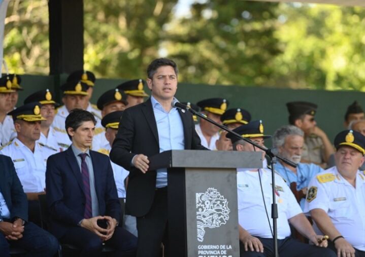 Kicillof encabezó el acto de egreso de 2.265 oficiales de la Policía provincial