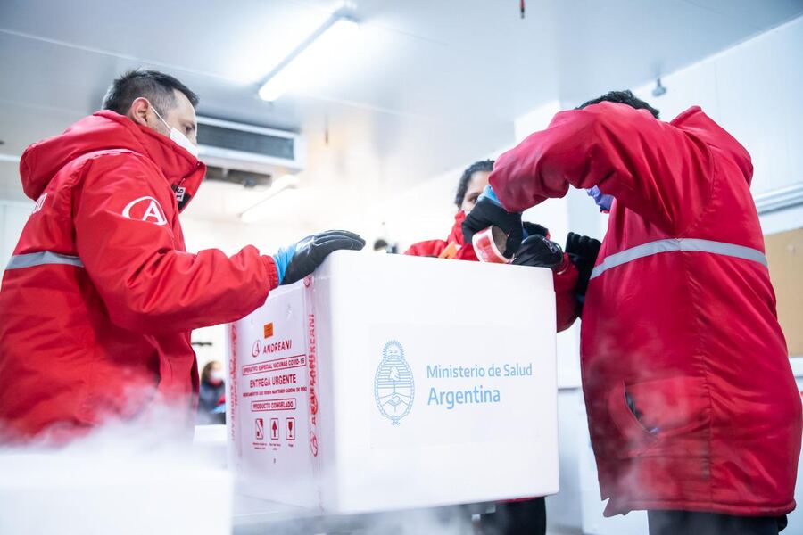 Comienza la distribución de 1.368.800 dosis a los 24 distritos del país