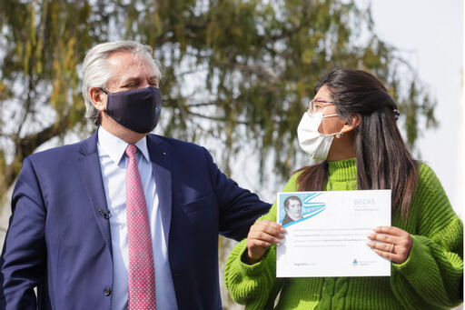 Fernández presentó la segunda etapa de las Becas Manuel Belgrano
