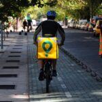 La Plata: se confirmó una multa millonaria contra la plataforma digital Glovo