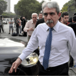 Denuncian a Aníbal Fernández ante la oficina anticorrupción por la intimidación a Nik en Twitter