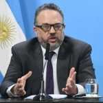 Kulfas: “En general, la gente que viaja al exterior no es pobre”