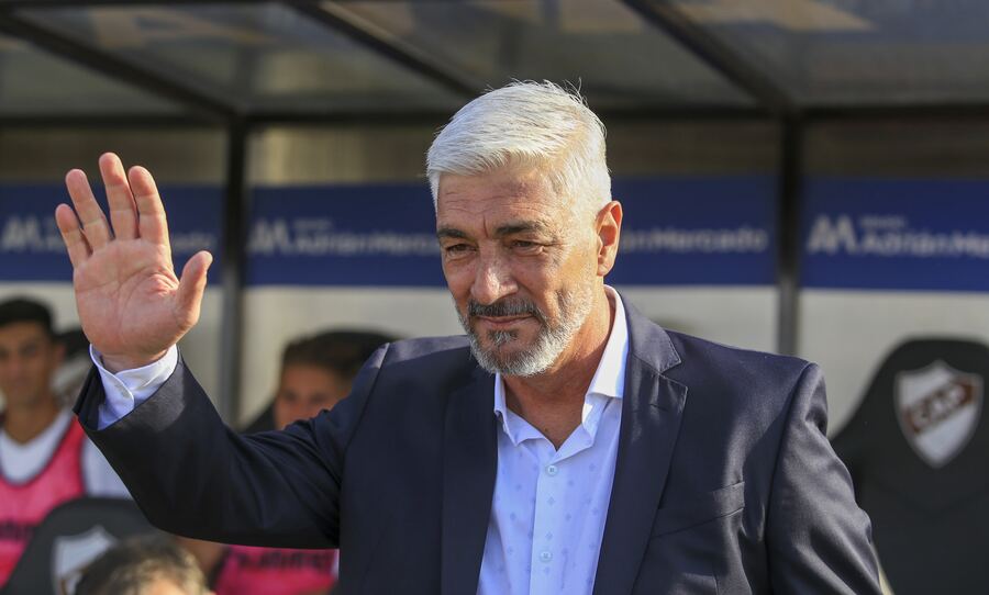 Omar De Felippe rechazó ser DT de Independiente