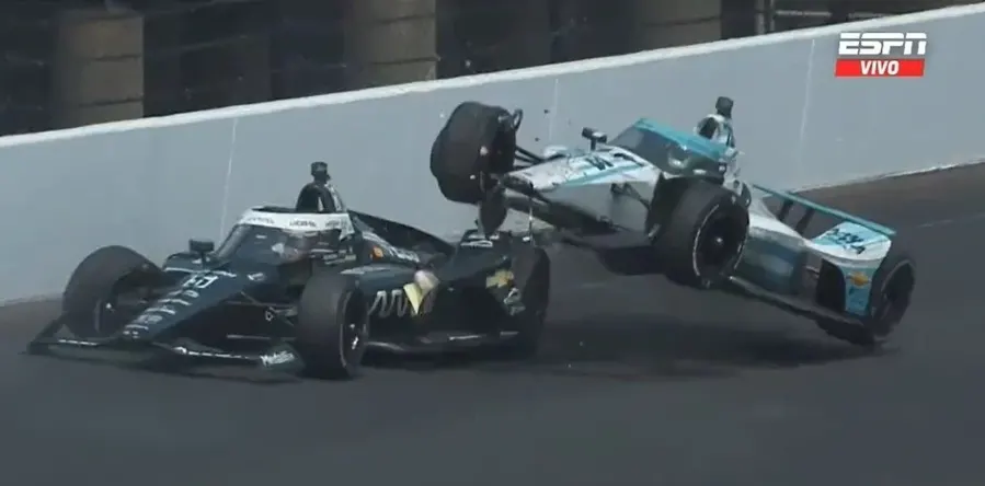 Agustín Canapino tuvo el peor final en las 500 millas de Indianápolis: se dio un golpazo a poco de la meta cuando peleaba por