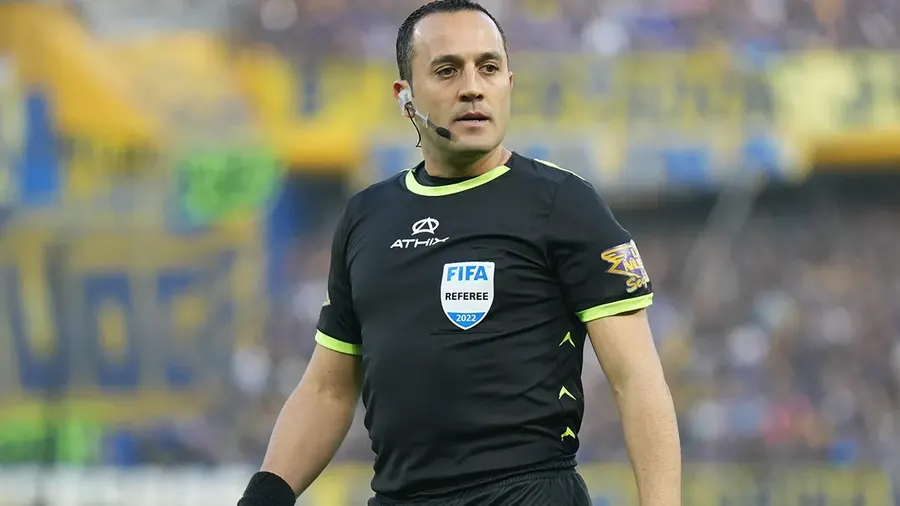 Fernando Espinoza fue suspendido por empujar a un jugador