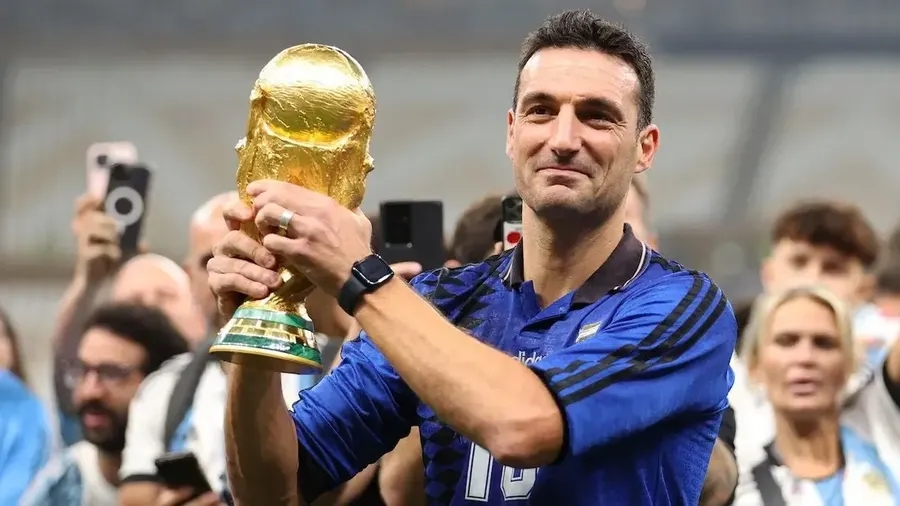FIFA y AFA saludaron a Lionel Scaloni: "Feliz cumpleaños al conductor de La Scaloneta"