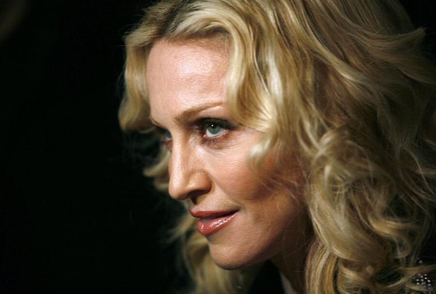 Después de la internación, Madonna reaparece bailando para celebrar los 40 años de su primer disco