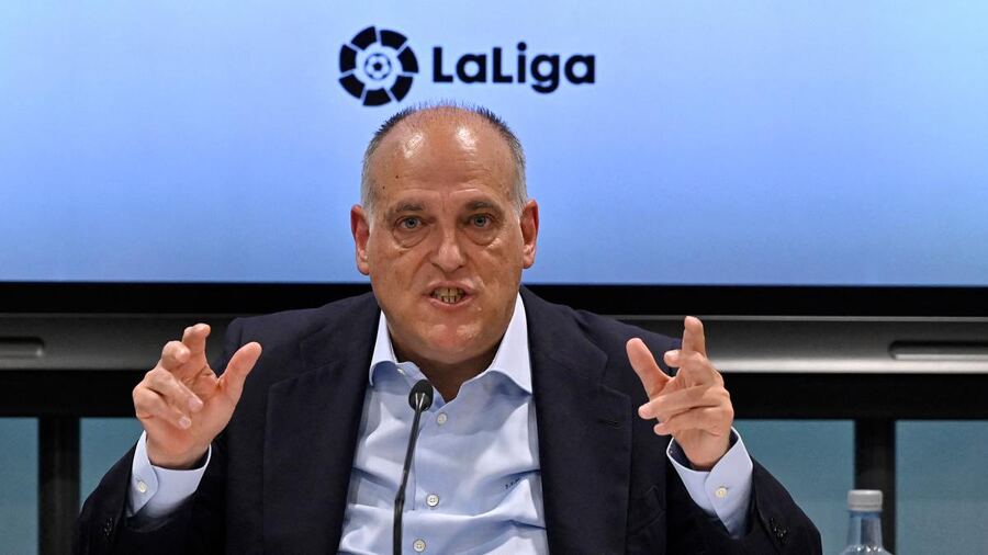 El presidente de LaLiga española calificó a Rubiales de "energúmeno"