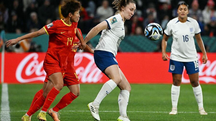 Inglaterra apabulló a China y se clasificó con puntaje ideal a octavos de final