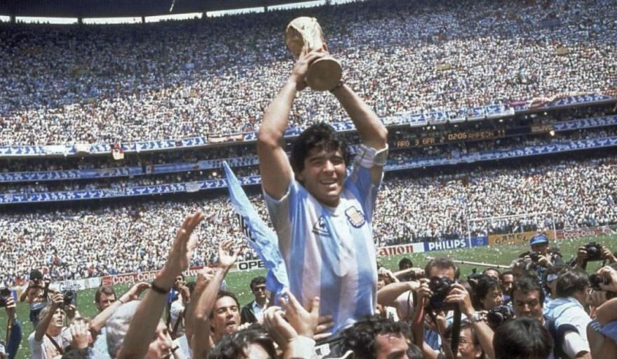 Maradona fue elegido como el deportista más popular de la historia por un medio británico