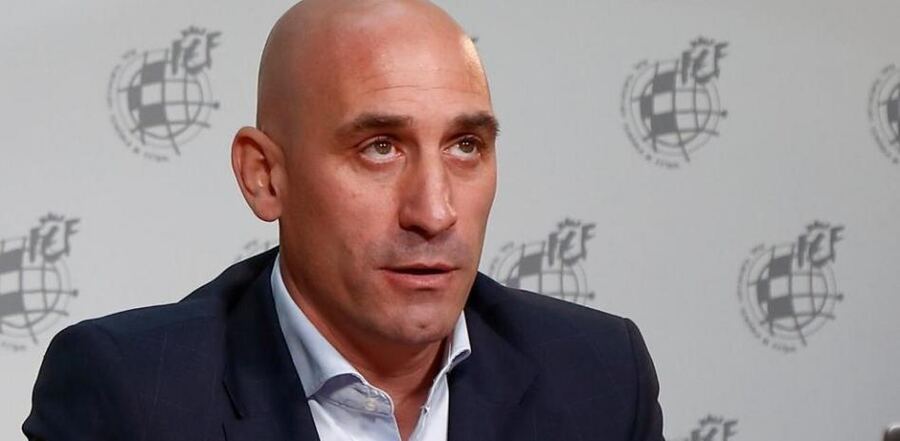 Luis Rubiales fue citado a declarar por el escándalo del beso a Jenni Hermoso