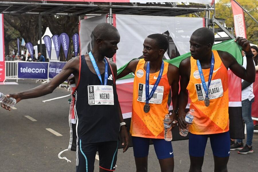 Los keniatas se adueñaron de los podios en la Maratón de Buenos Aires, que tuvo récord de participantes