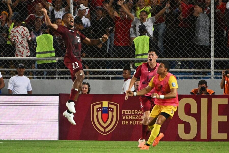 Venezuela bailó a Chile y sueña con el Mundial