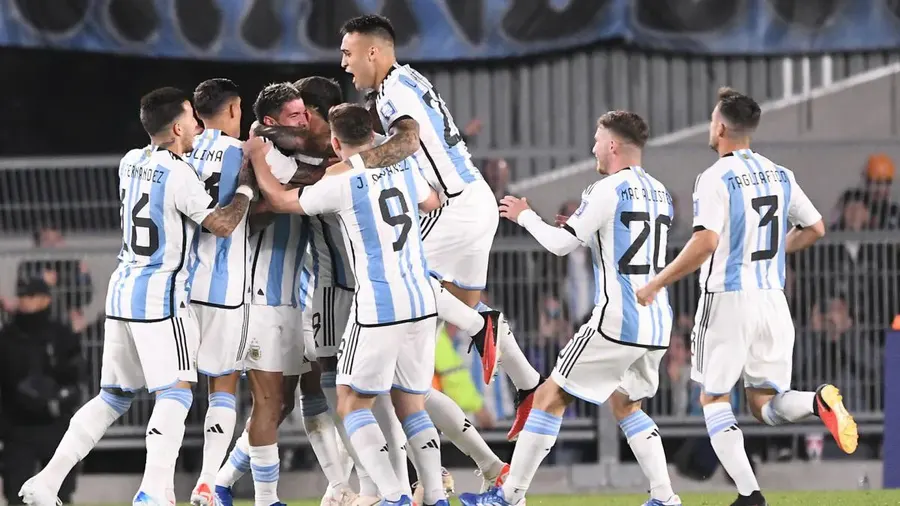 Hoy Argentina enfrenta a Perú y busca extender su puntaje perfecto