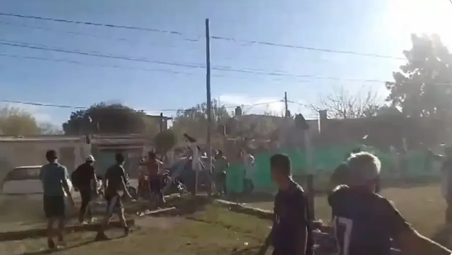 Liga Amateur Platense: hubo piedrazos, piñas y corridas