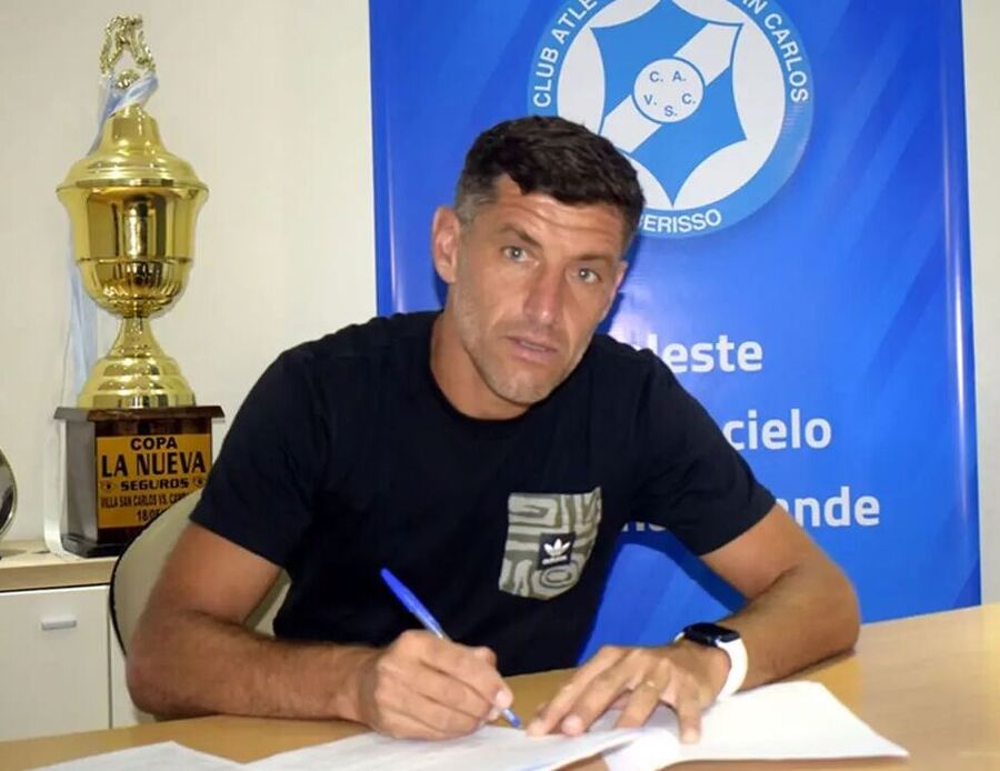 Lucas Licht se convirtió en el nuevo técnico de Villa San Carlos
