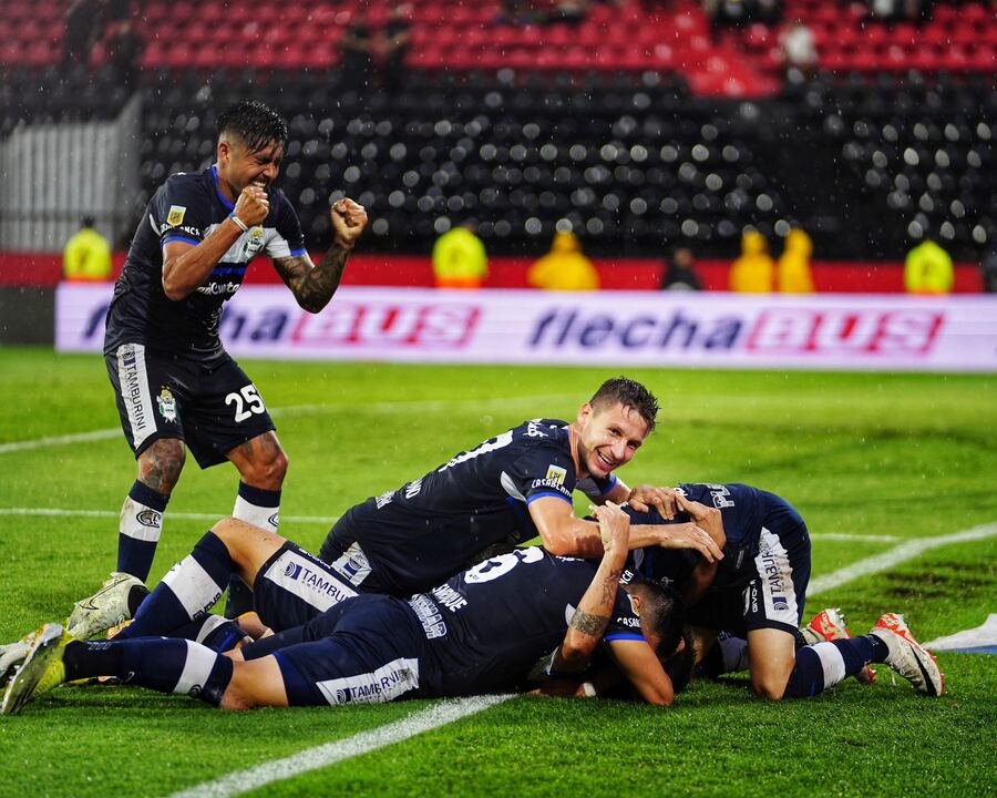Gimnasia le ganó a Colón 1 a 0 y se queda en Primera
