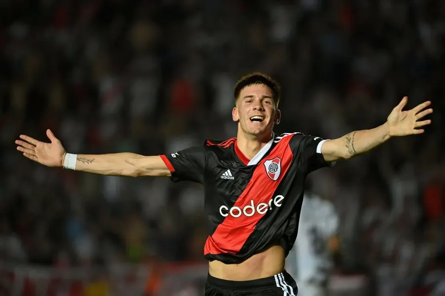 River 3, Excursionistas 0: con Mastantuono goleador y Armani, un adelantado