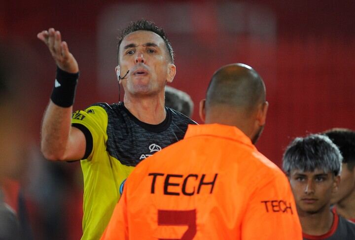 La AFA dio a conocer el audio del VAR de una de las jugadas polémicas entre Barracas Central e Independiente