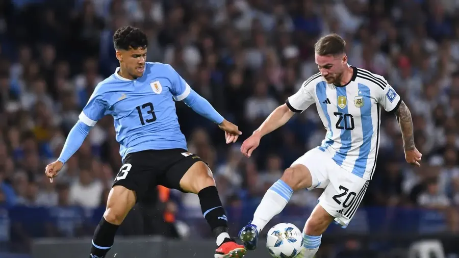 La Selección Argentina juega en Uruguay sin Messi y con el sueño de clasificación
