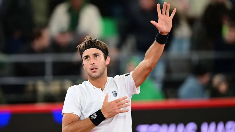 Tomás Etcheverry no pudo con Flavio Cobolli en la semifinal de Hamburgo