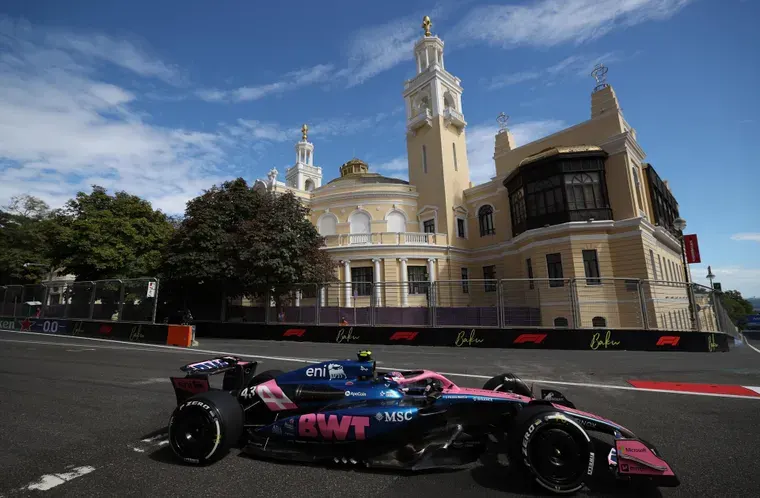 Colapinto, perjudicado por un toque de Albon, terminó 19° en el GP de Azerbaiyán