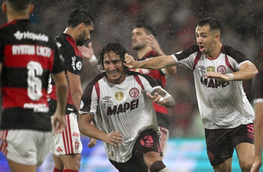 Lanús gritó campeón bajo un diluvio en el Maracaná: histórico y épico triunfo ante Flamengo