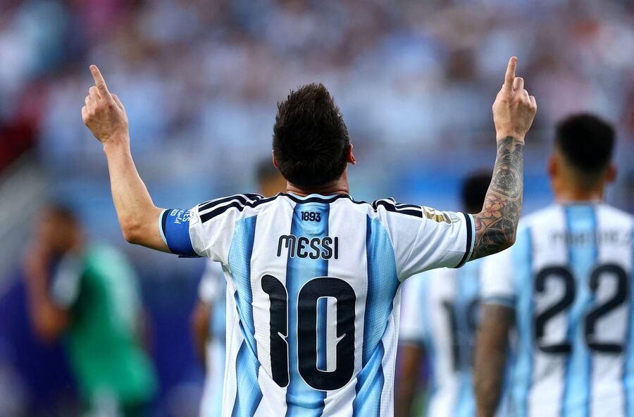 Hat-trick de Messi en el estreno de su sexto Mundial e igualó a Klose como máximo goleador