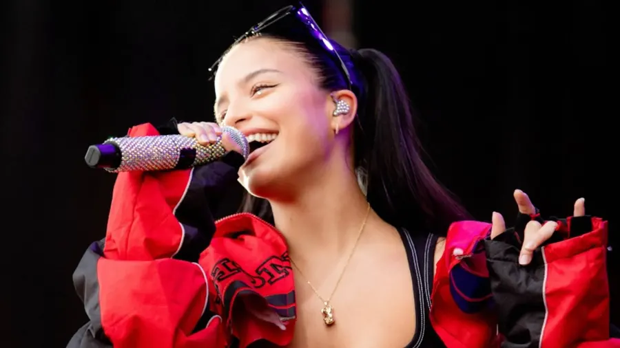 Emilia Mernes la rompió en su primer show en el Movistar Arena
