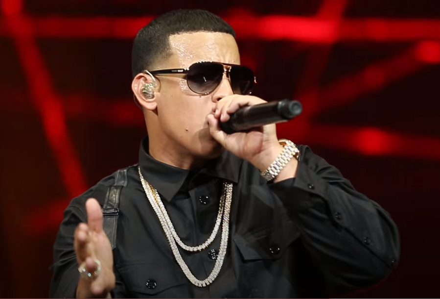 Se prendió fuego el escenario en medio del show de Daddy Yankee