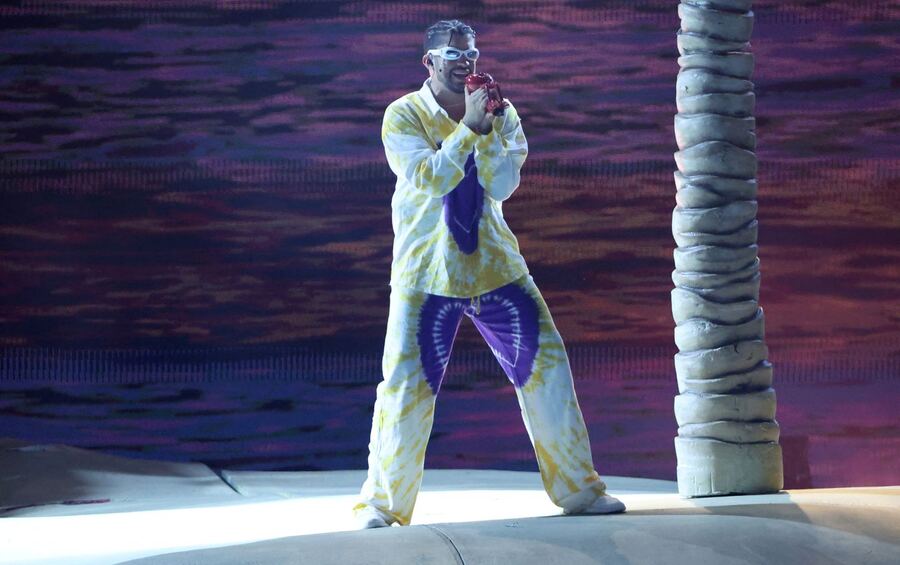Ante un Sofi Stadium repleto, Bad Bunny llevó su fiesta a Los Ángeles
