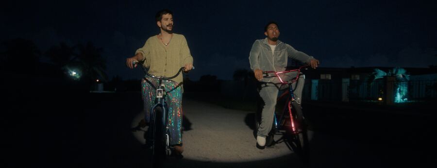Llega "Bebiendo Sola" el flamante single de Camilo junto a Myke Towers