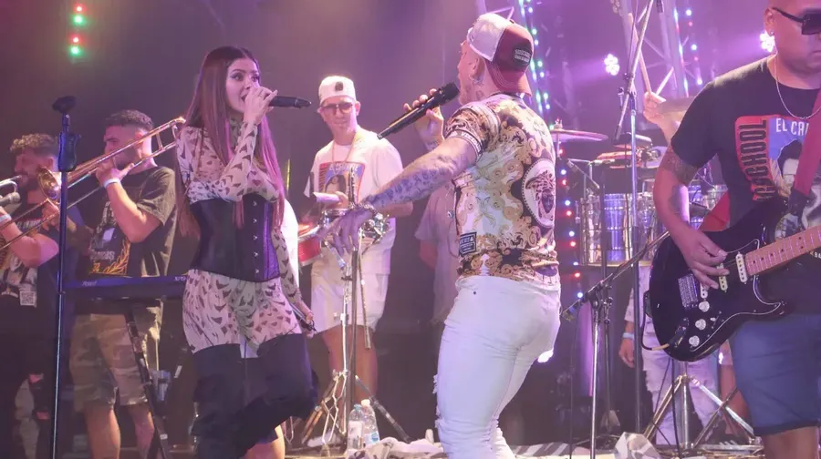 Por primera vez El Polaco y la China Suarez cantaron “Ya no quiero verte” en vivo
