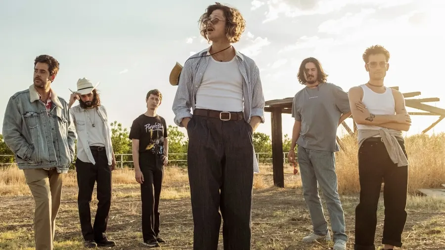 Bandalos Chinos sorprende a sus fans con "Me estoy enamorando"