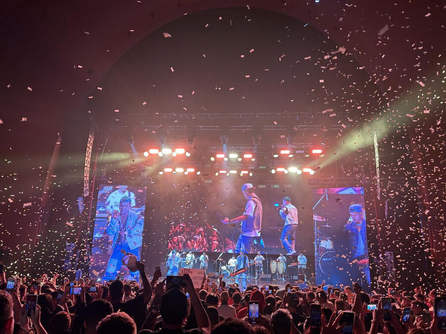 La T y La M lanzan el video en vivo de "Un montón de estrellas"